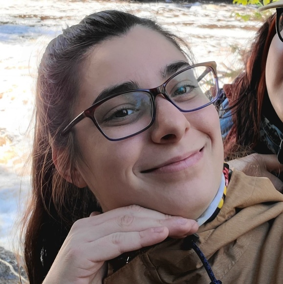 Meet your Posher, Courtney - Picture 1 of 1